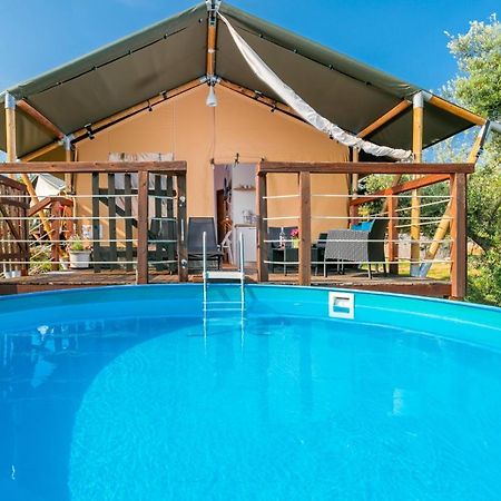 Hotel Prima Insula Glamping Brusici Exterior foto