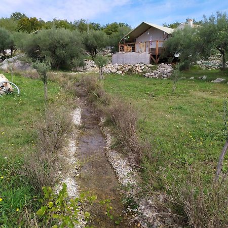 Hotel Prima Insula Glamping Brusici Exterior foto