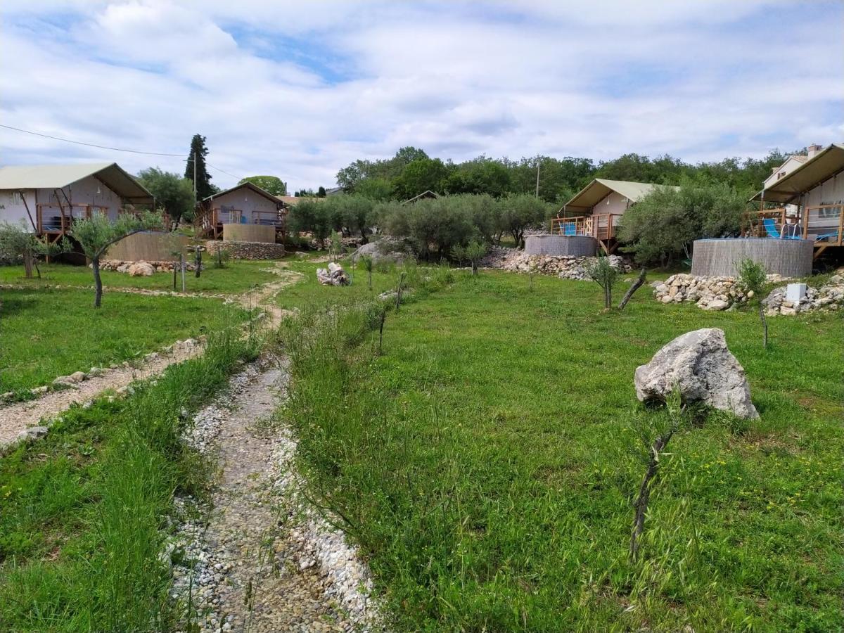 Hotel Prima Insula Glamping Brusici Exterior foto