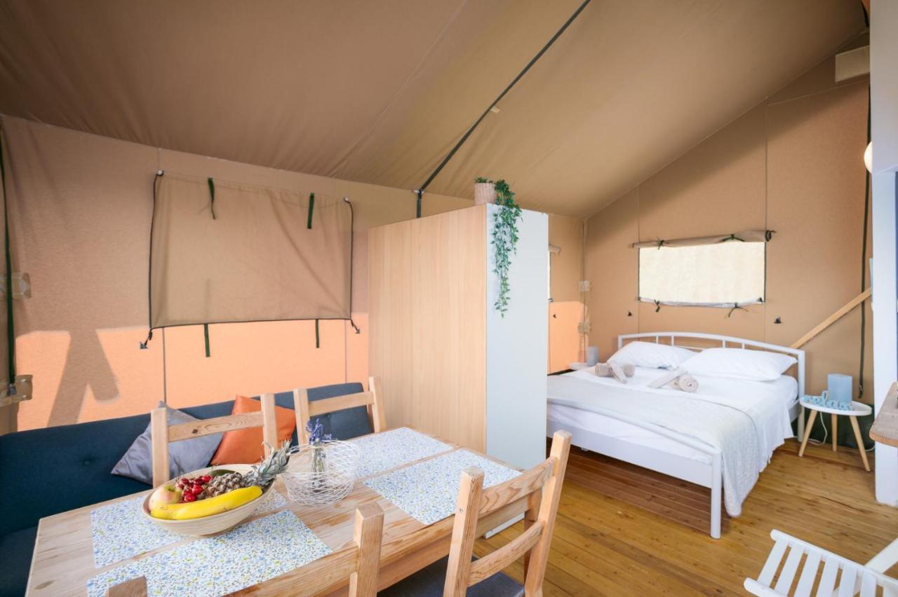 Hotel Prima Insula Glamping Brusici Exterior foto