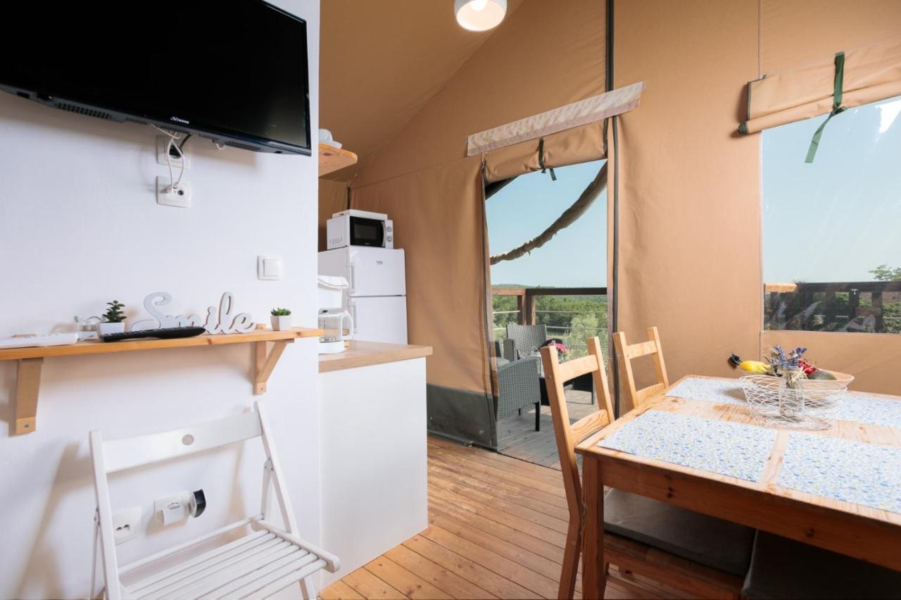 Hotel Prima Insula Glamping Brusici Exterior foto