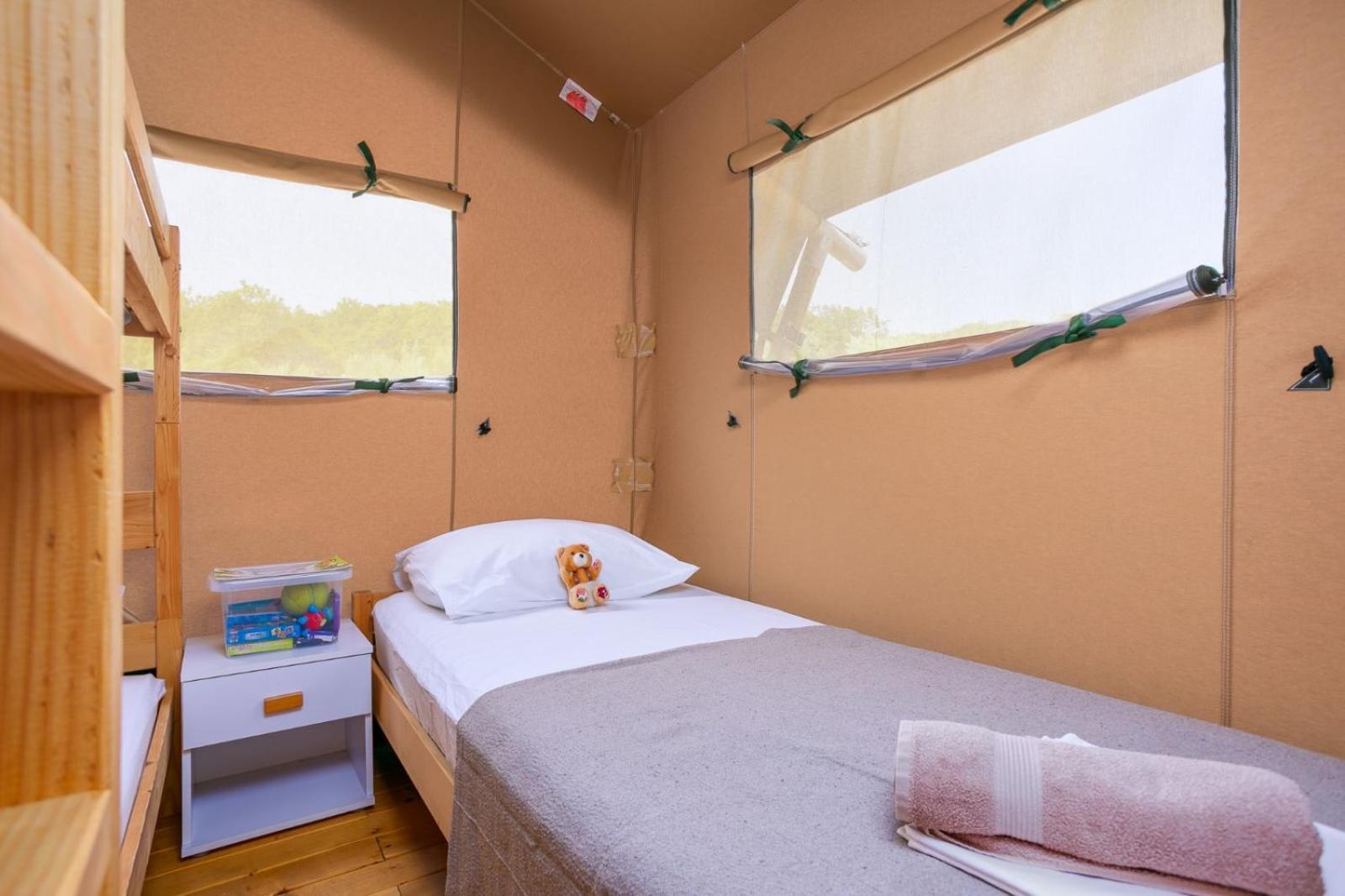 Hotel Prima Insula Glamping Brusici Exterior foto